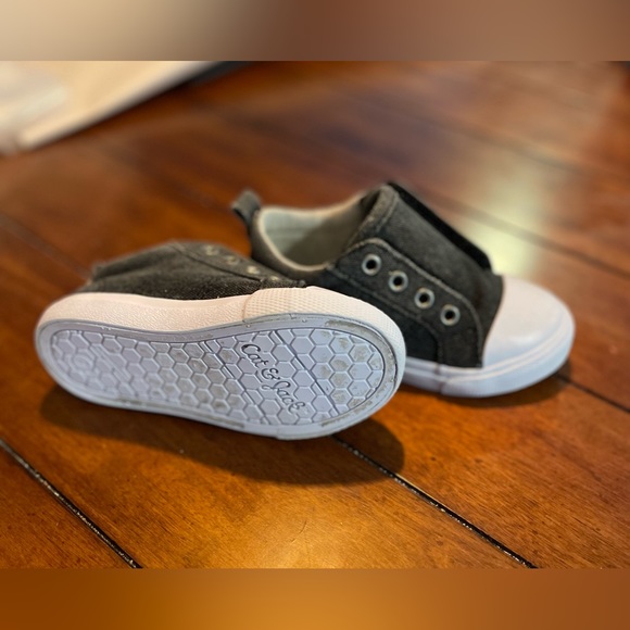 Toddler Sneakers with hidden Velcro closure. EUC. - Picture 4 of 4